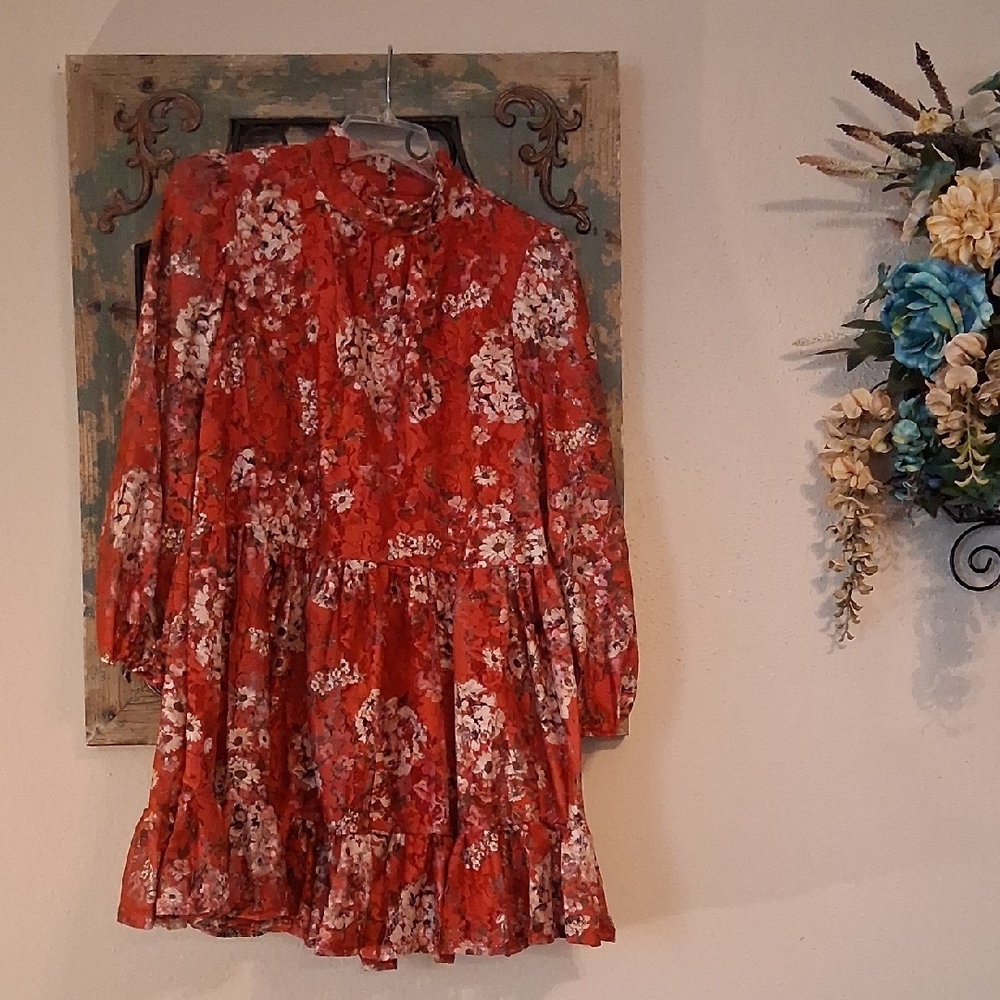 Gabby Skye Burgundy Floral Long Sleeve Dress. NWOT SIZE 4